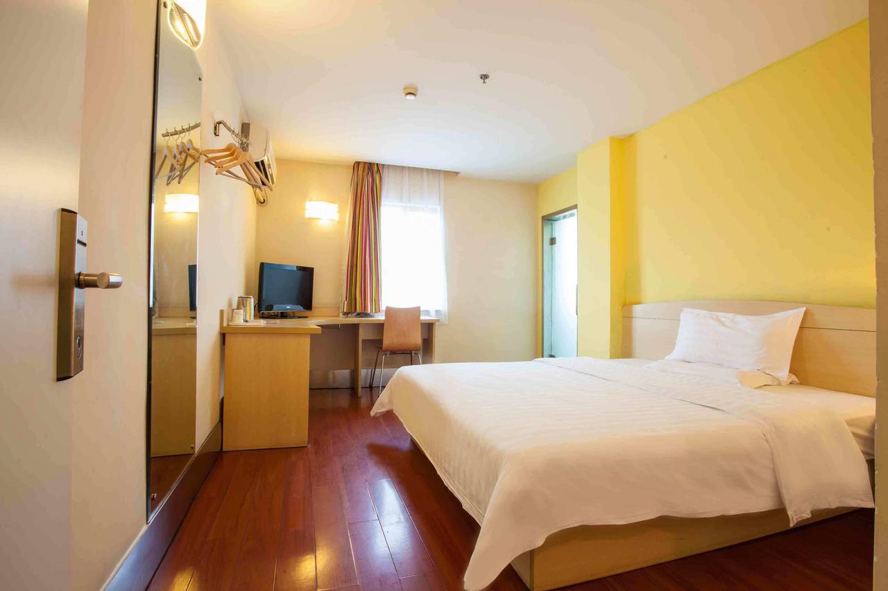 7 Days Inn Yangjiang Xinyue International Studio חדר תמונה