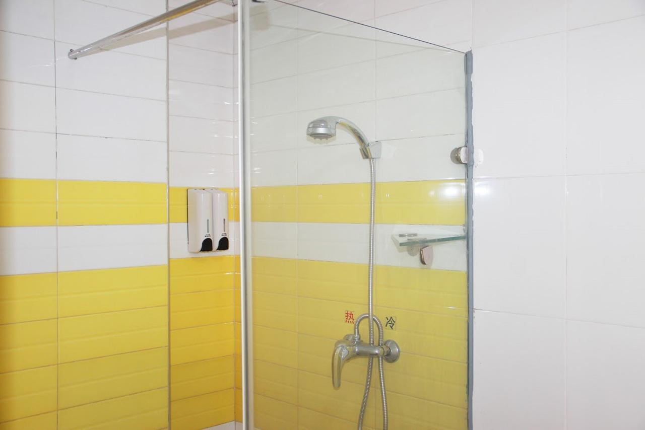 7 Days Inn Yangjiang Xinyue International Studio מראה חיצוני תמונה